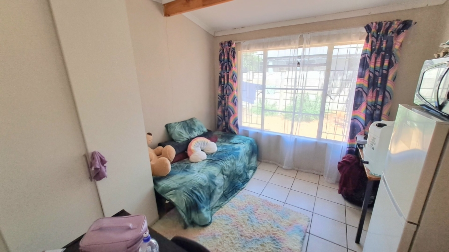 8 Bedroom Property for Sale in Brandwag Free State